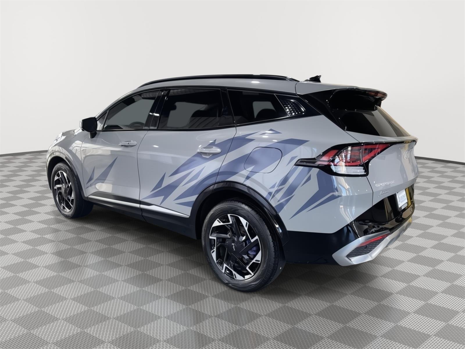 Vehicle photo 10