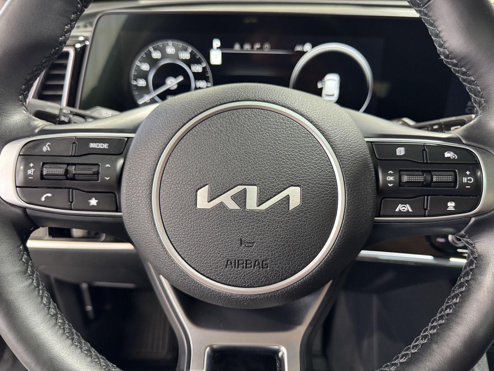 Vehicle photo 13