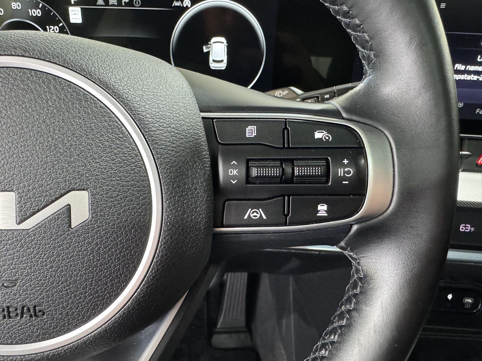 Vehicle photo 15