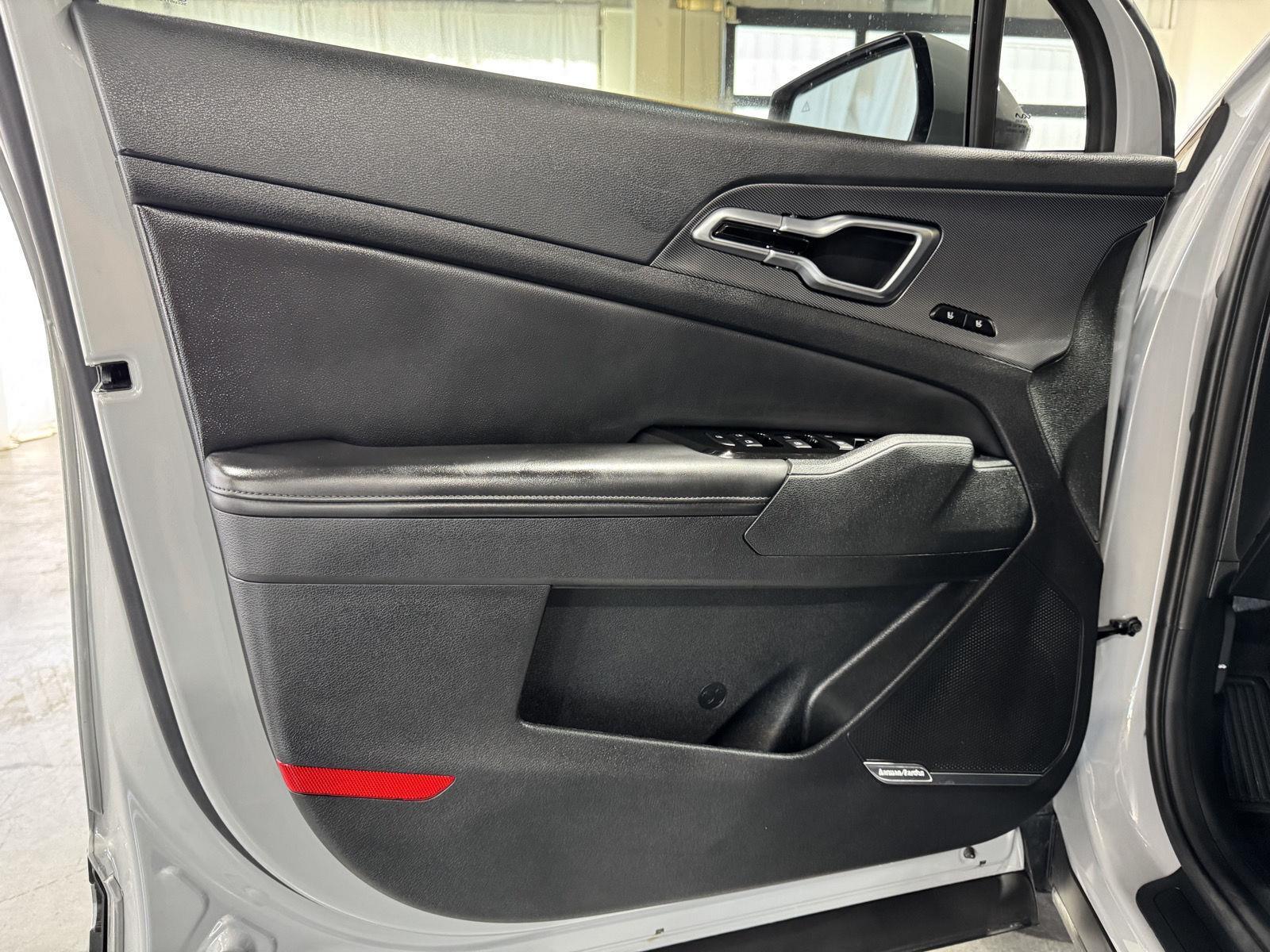 Vehicle photo 16