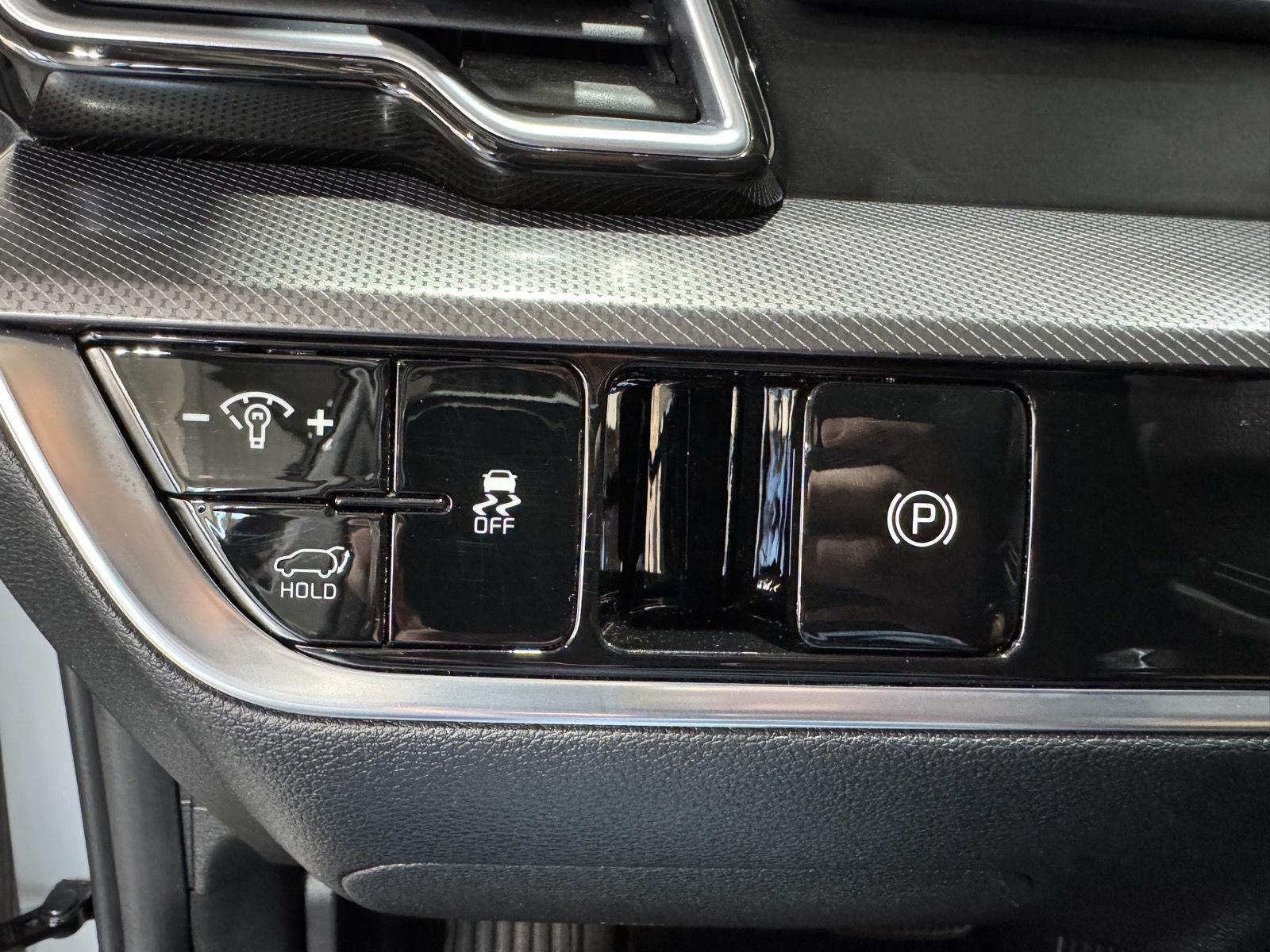 Vehicle photo 18