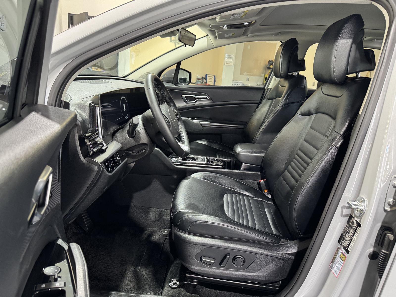 Vehicle photo 19
