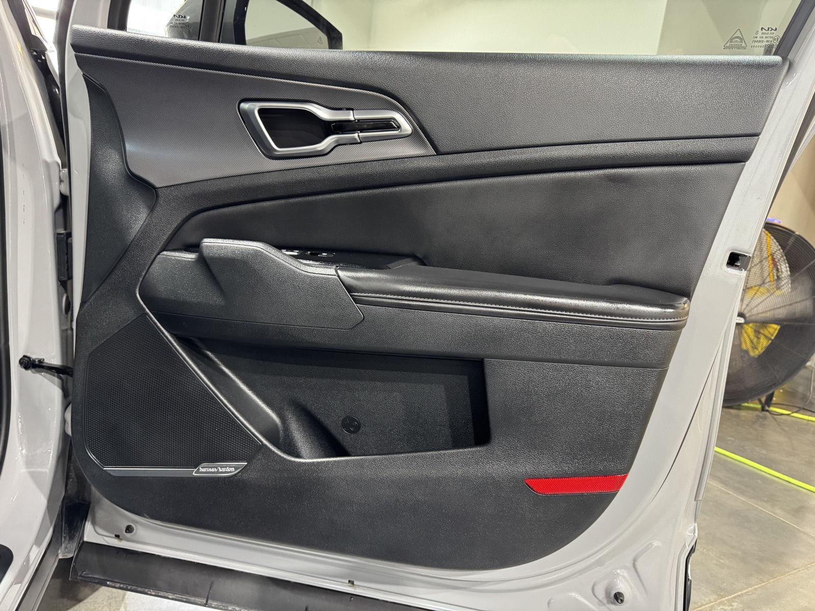 Vehicle photo 24