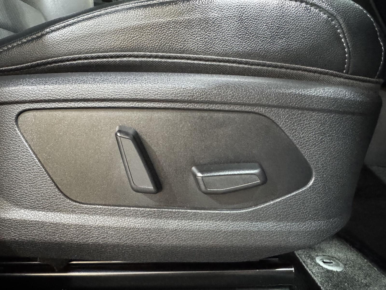 Vehicle photo 27