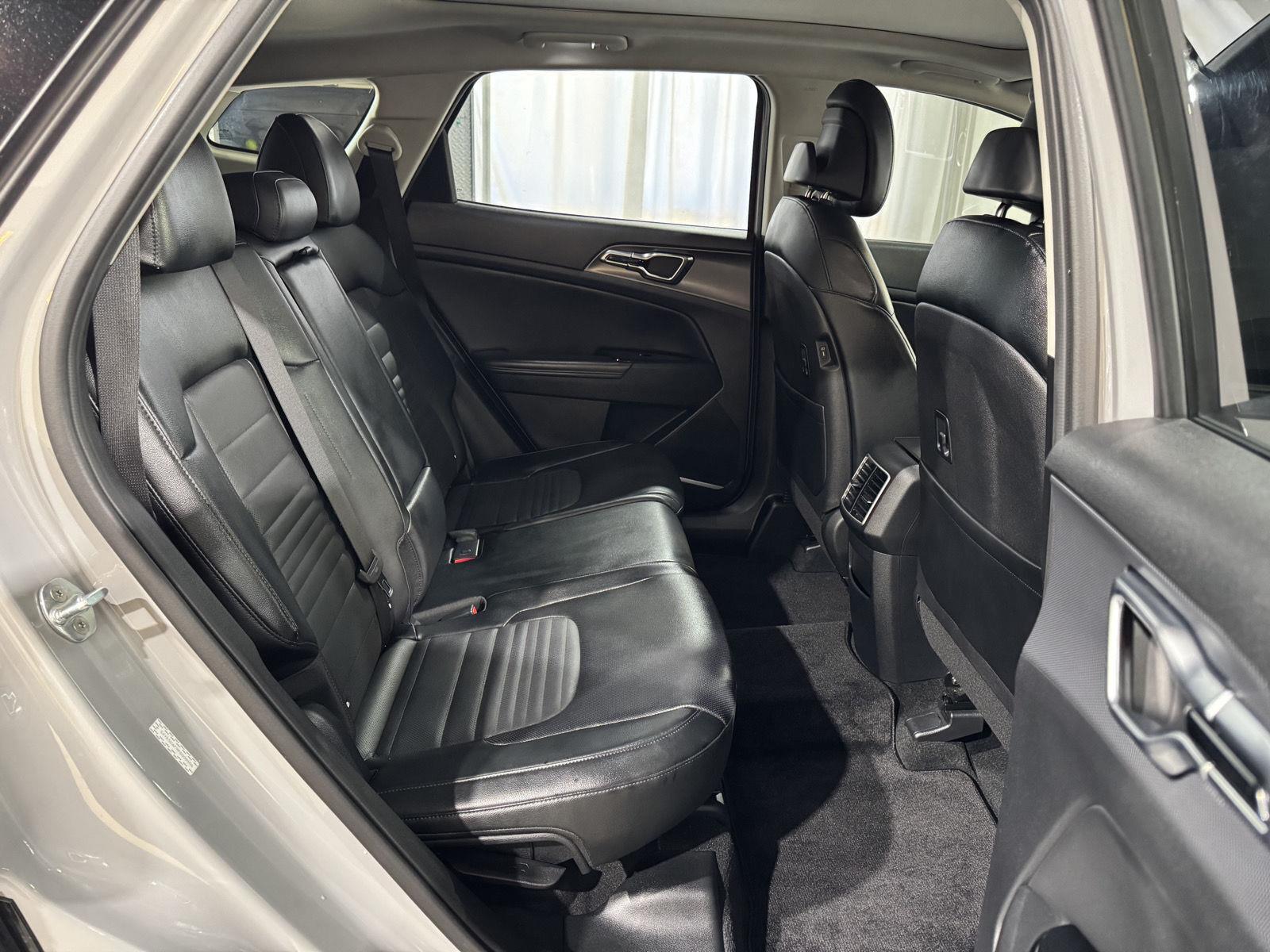 Vehicle photo 29