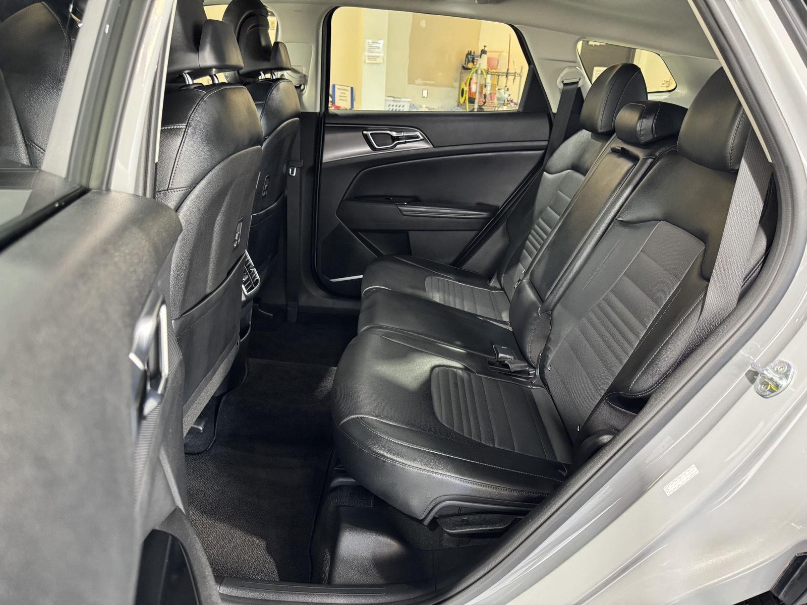 Vehicle photo 31