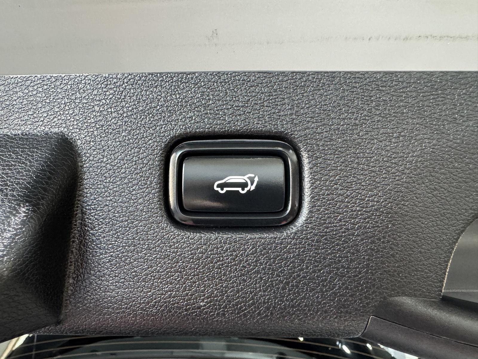 Vehicle photo 46