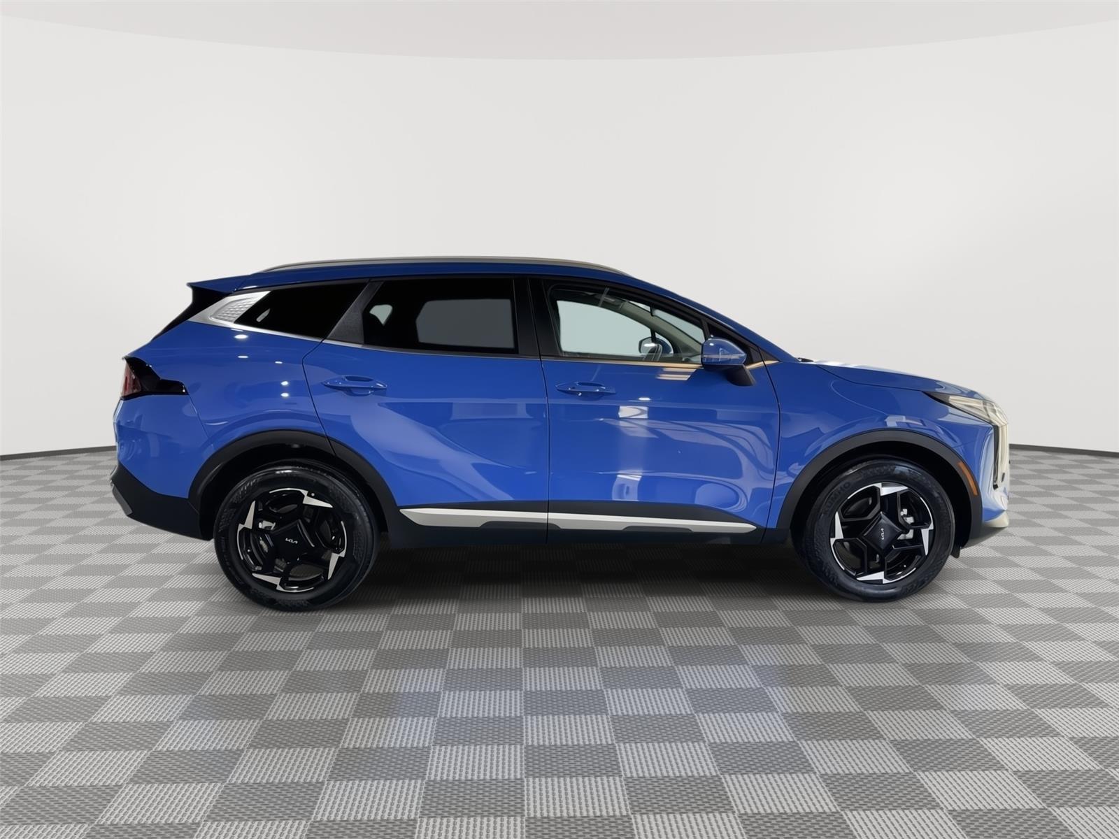 Vehicle photo 7