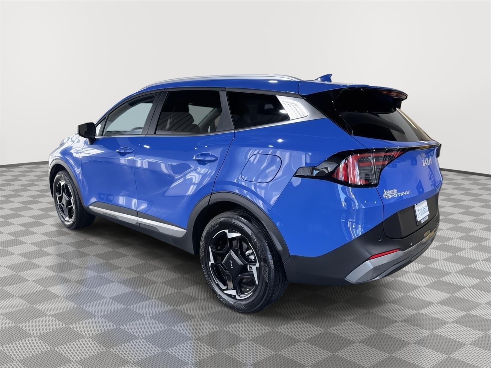 Vehicle photo 10