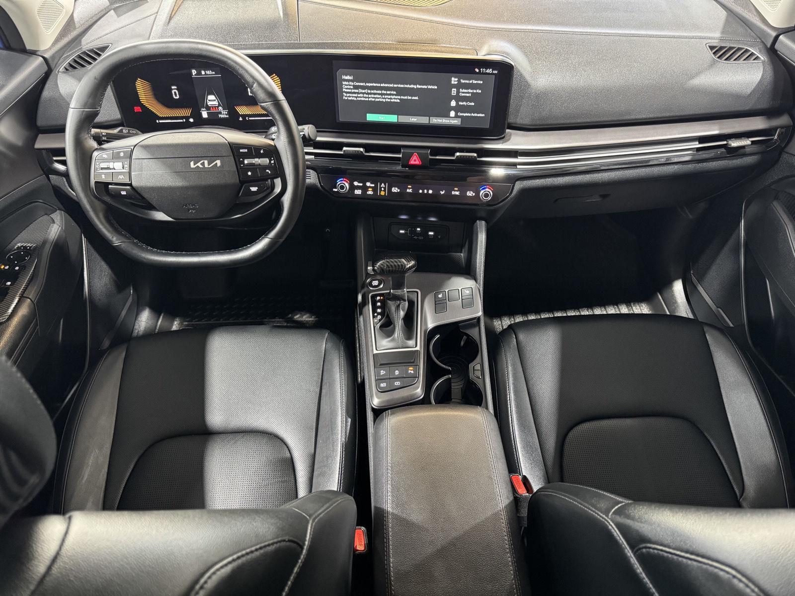 Vehicle photo 11