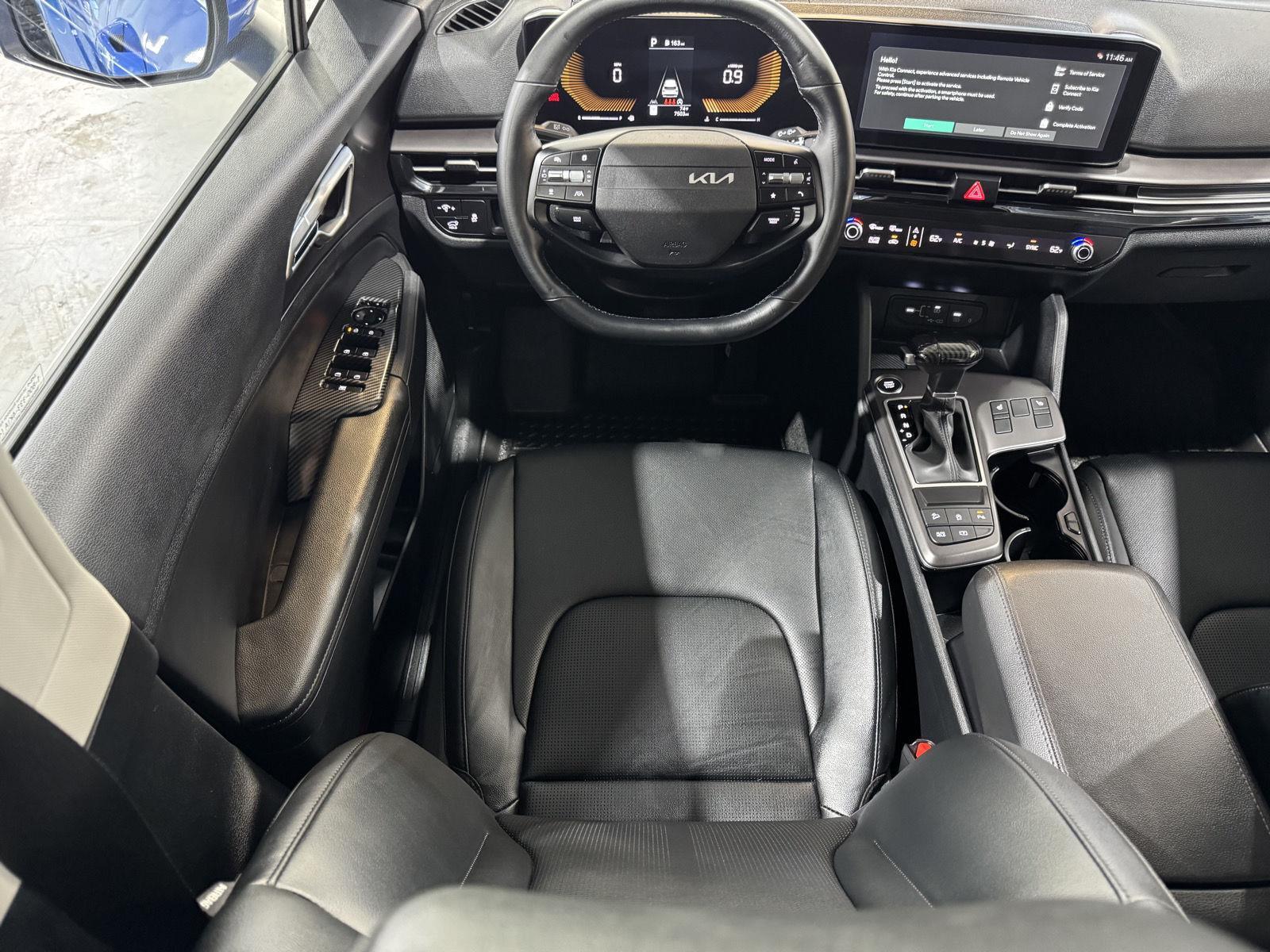 Vehicle photo 12