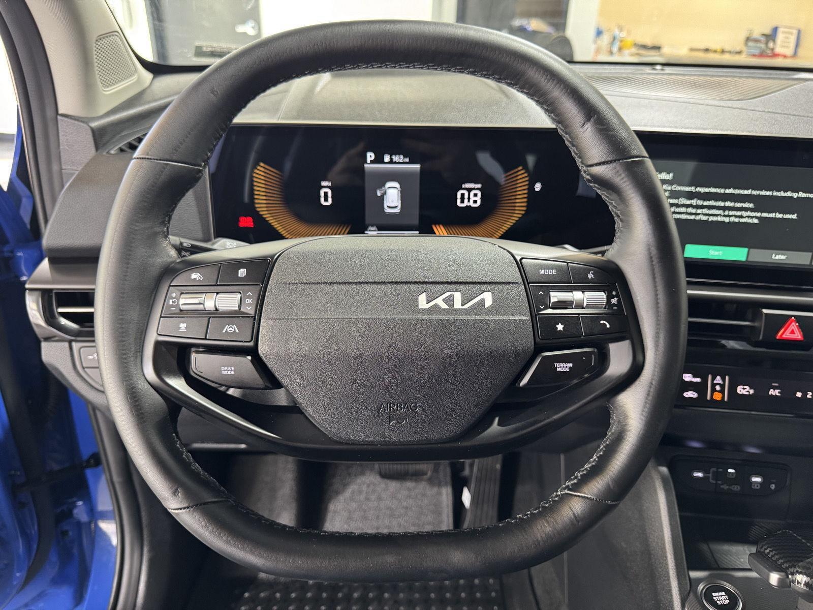 Vehicle photo 13