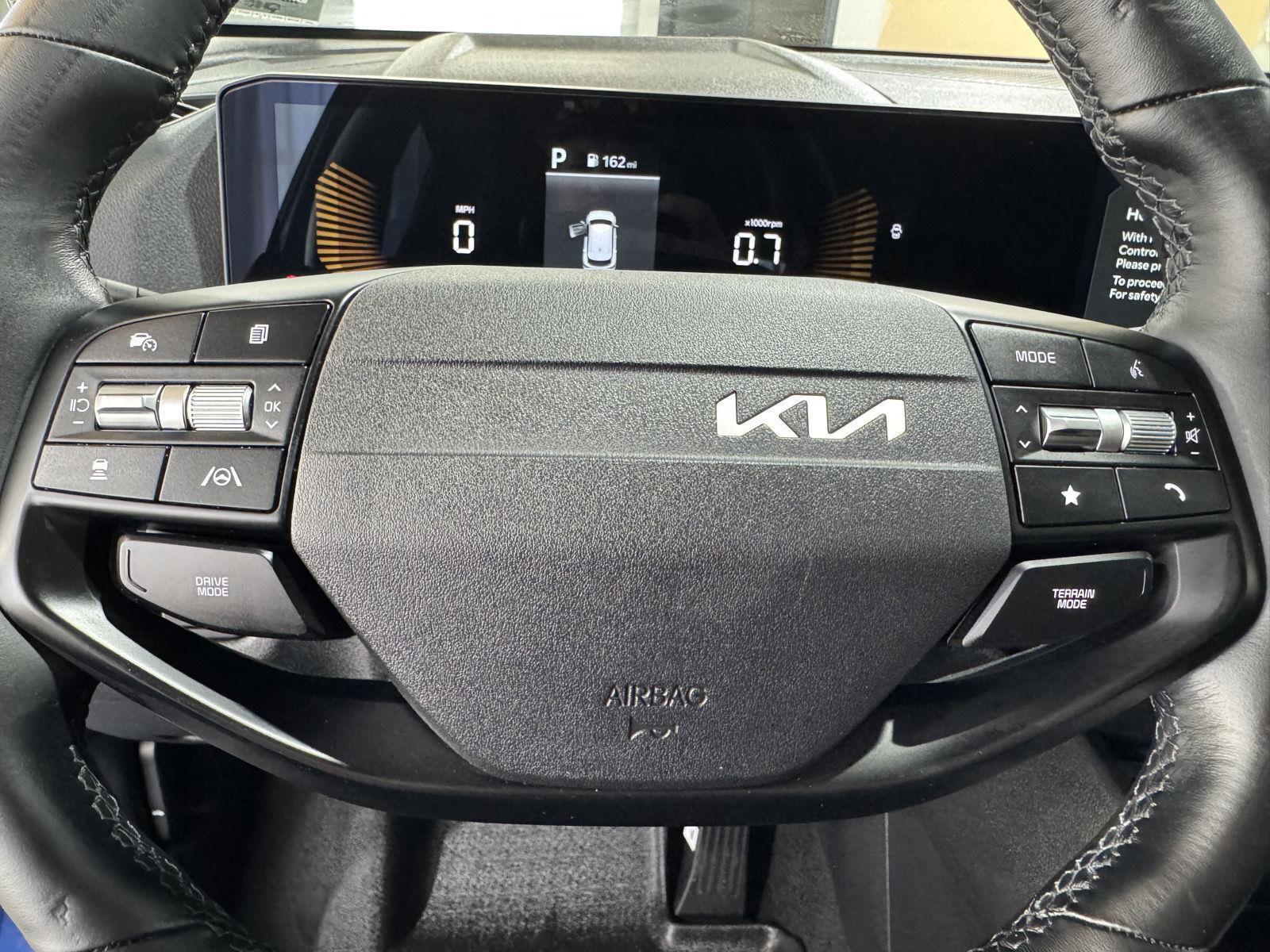 Vehicle photo 14