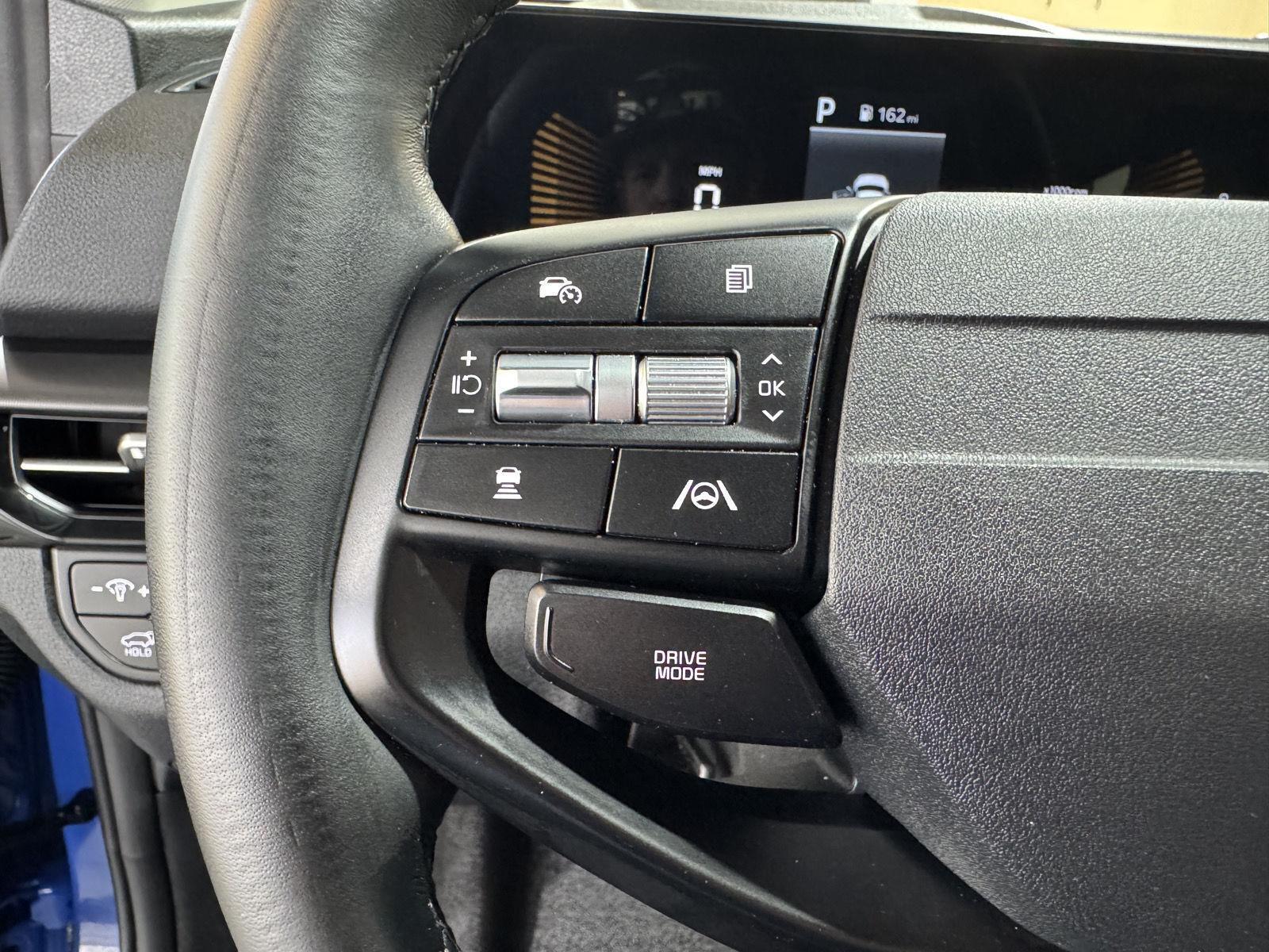 Vehicle photo 15