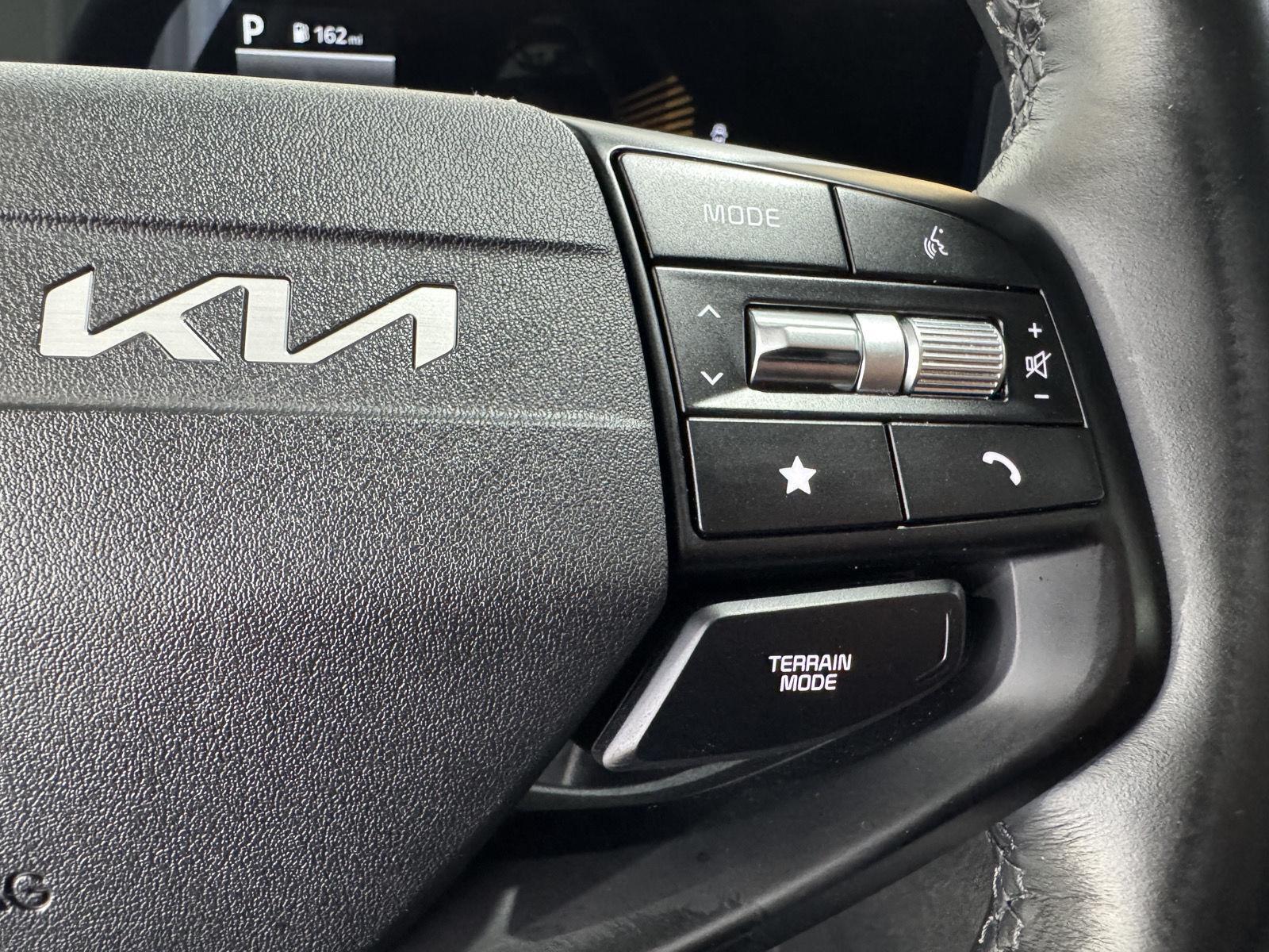 Vehicle photo 16