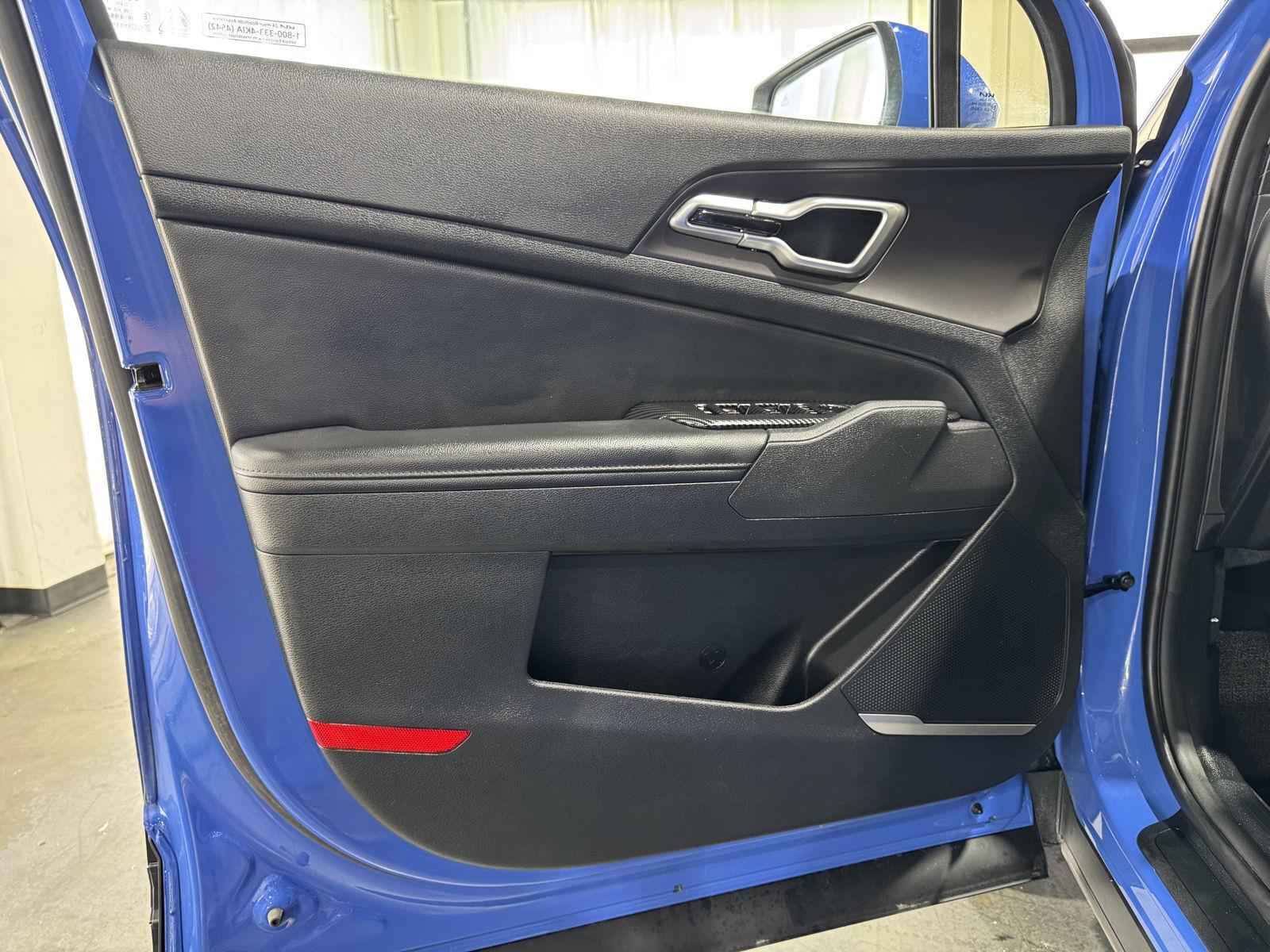 Vehicle photo 17
