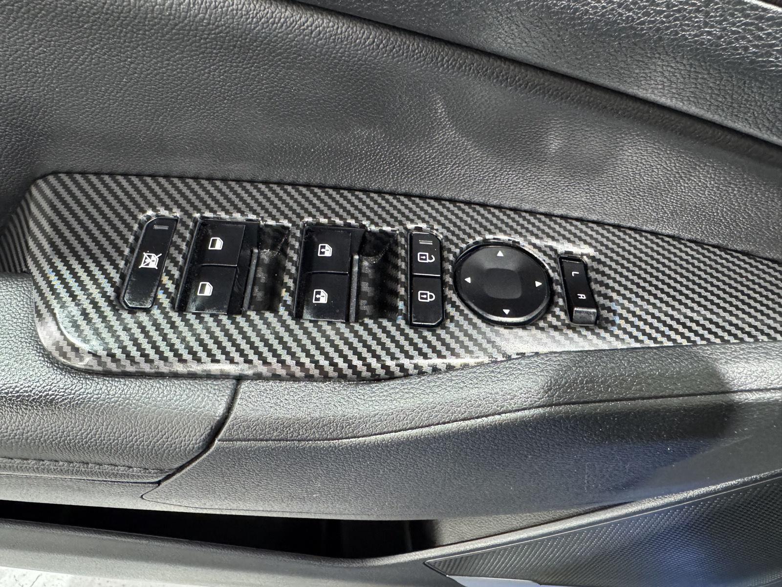 Vehicle photo 18