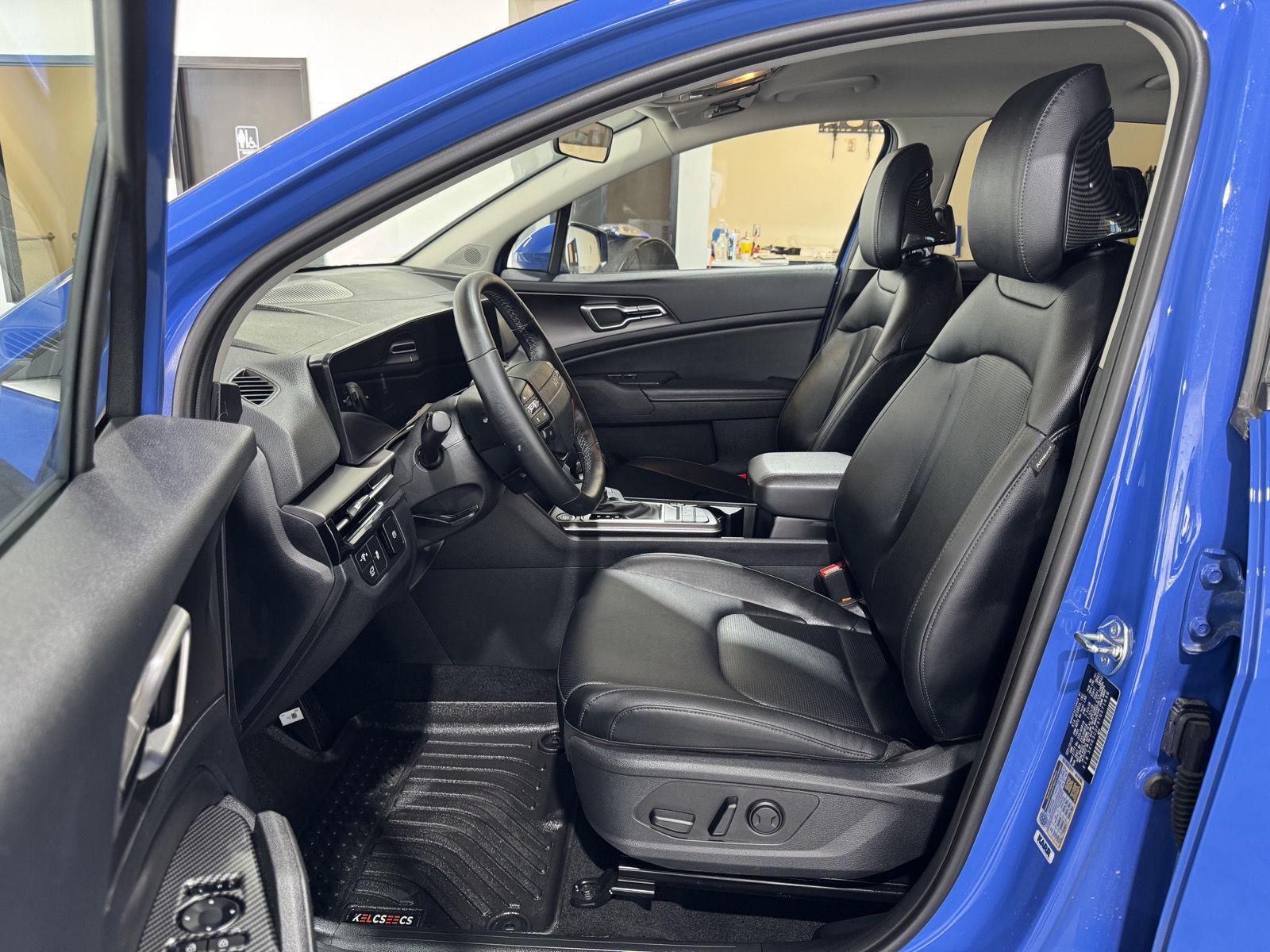 Vehicle photo 19