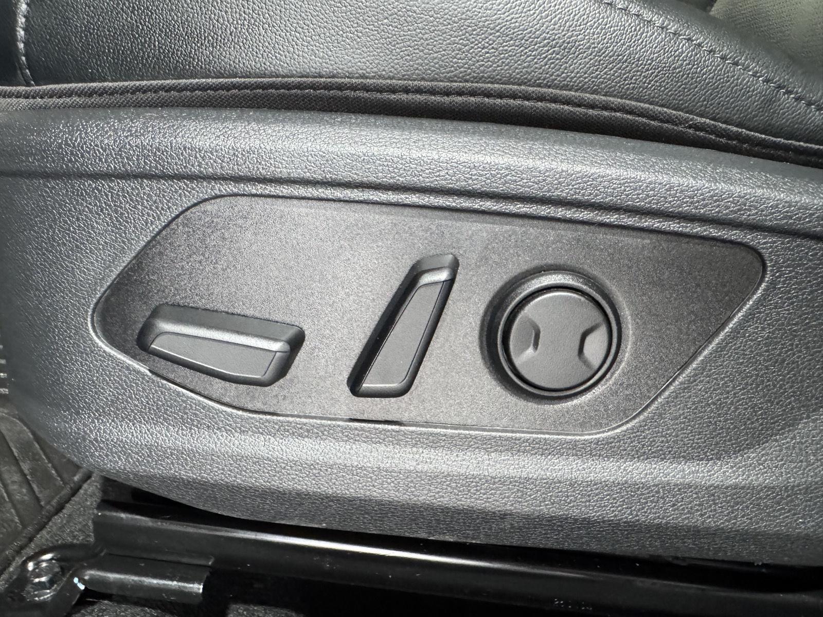 Vehicle photo 21