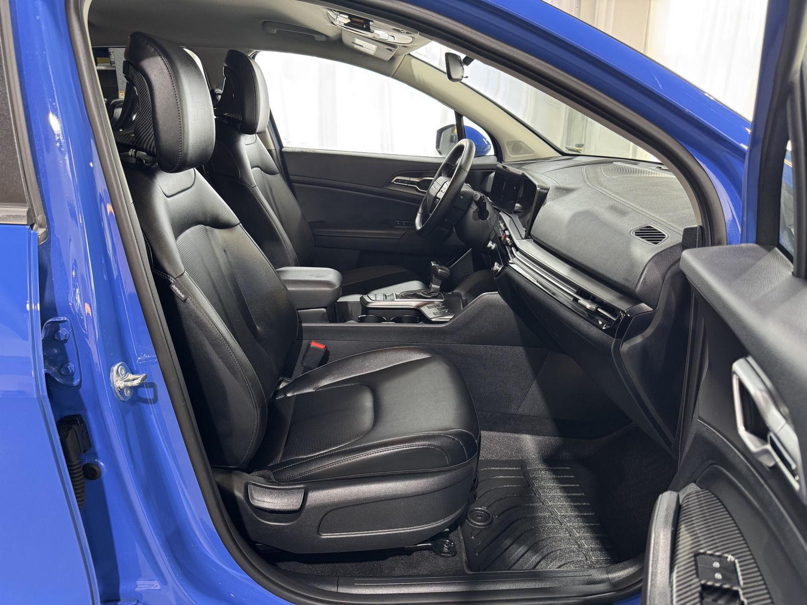 Vehicle photo 23
