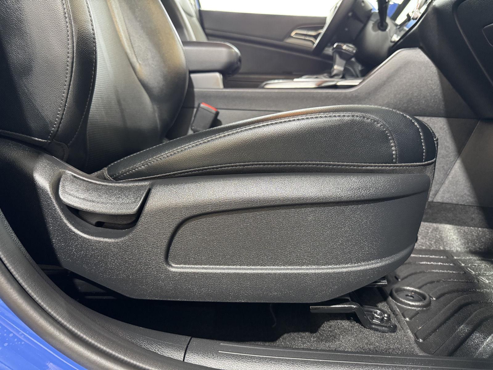 Vehicle photo 25
