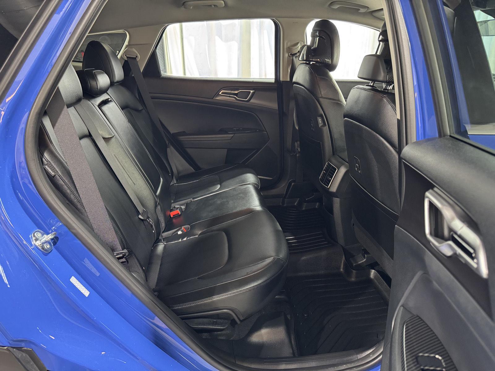 Vehicle photo 27