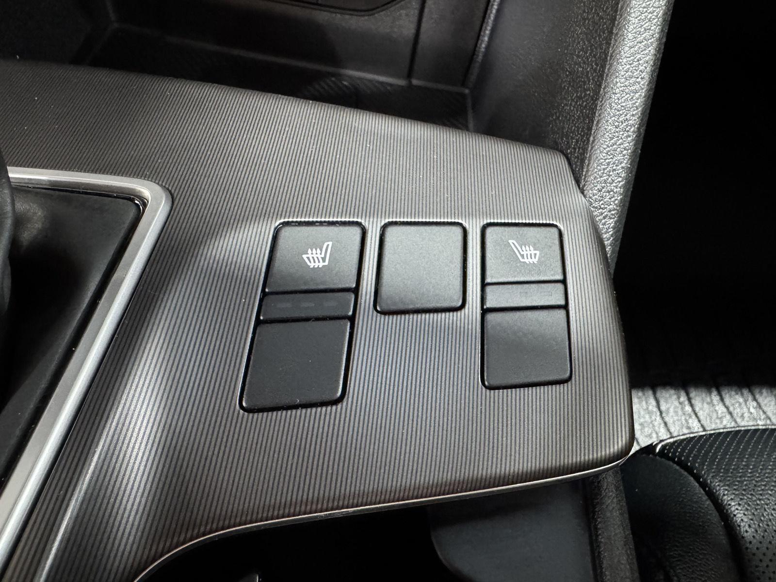 Vehicle photo 33