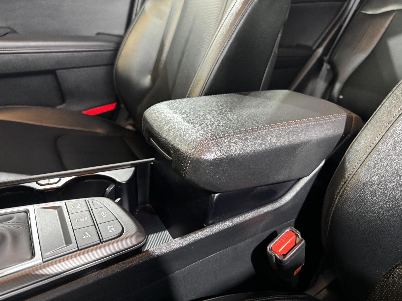 Vehicle photo 35