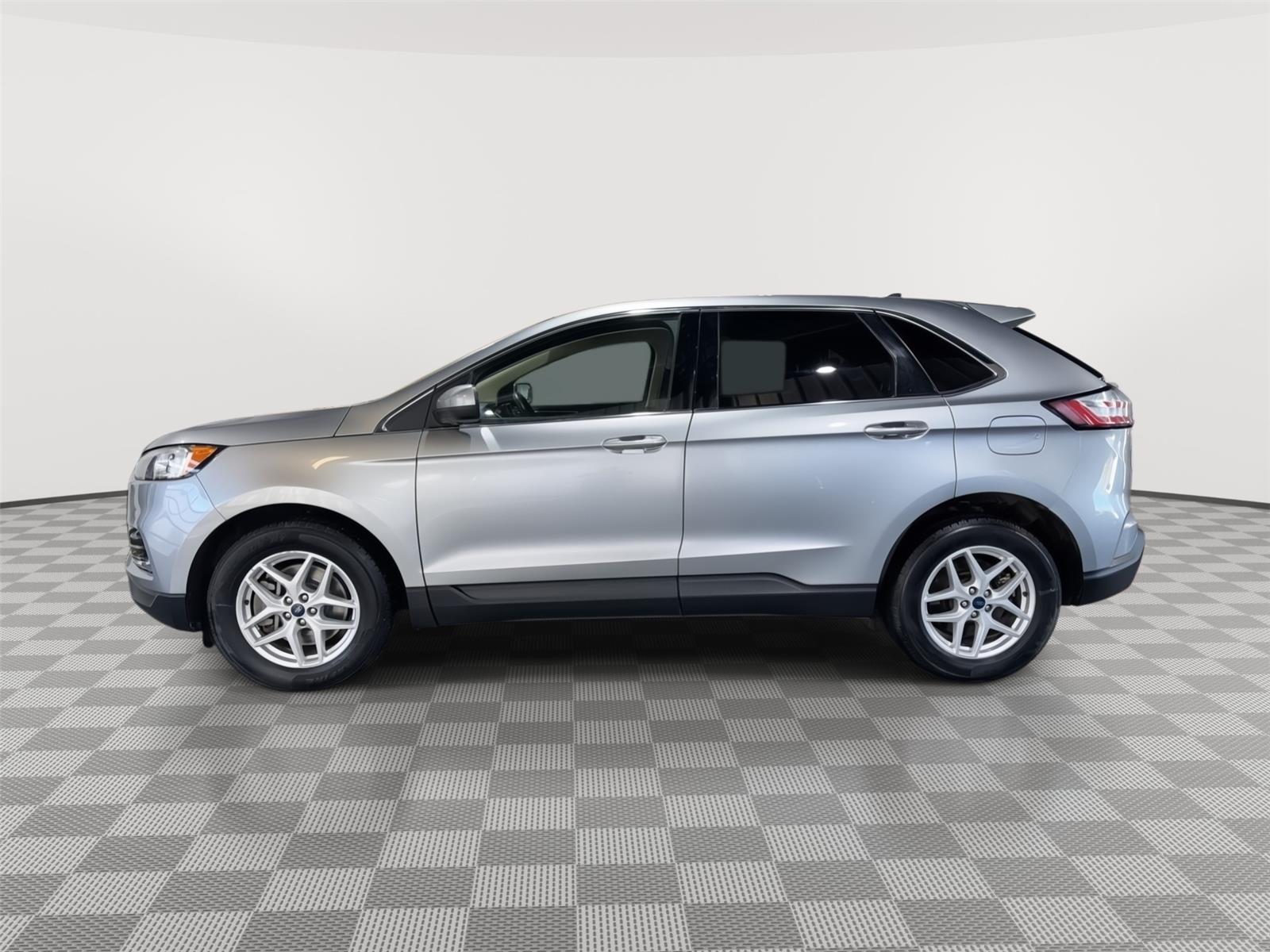 Vehicle photo 2