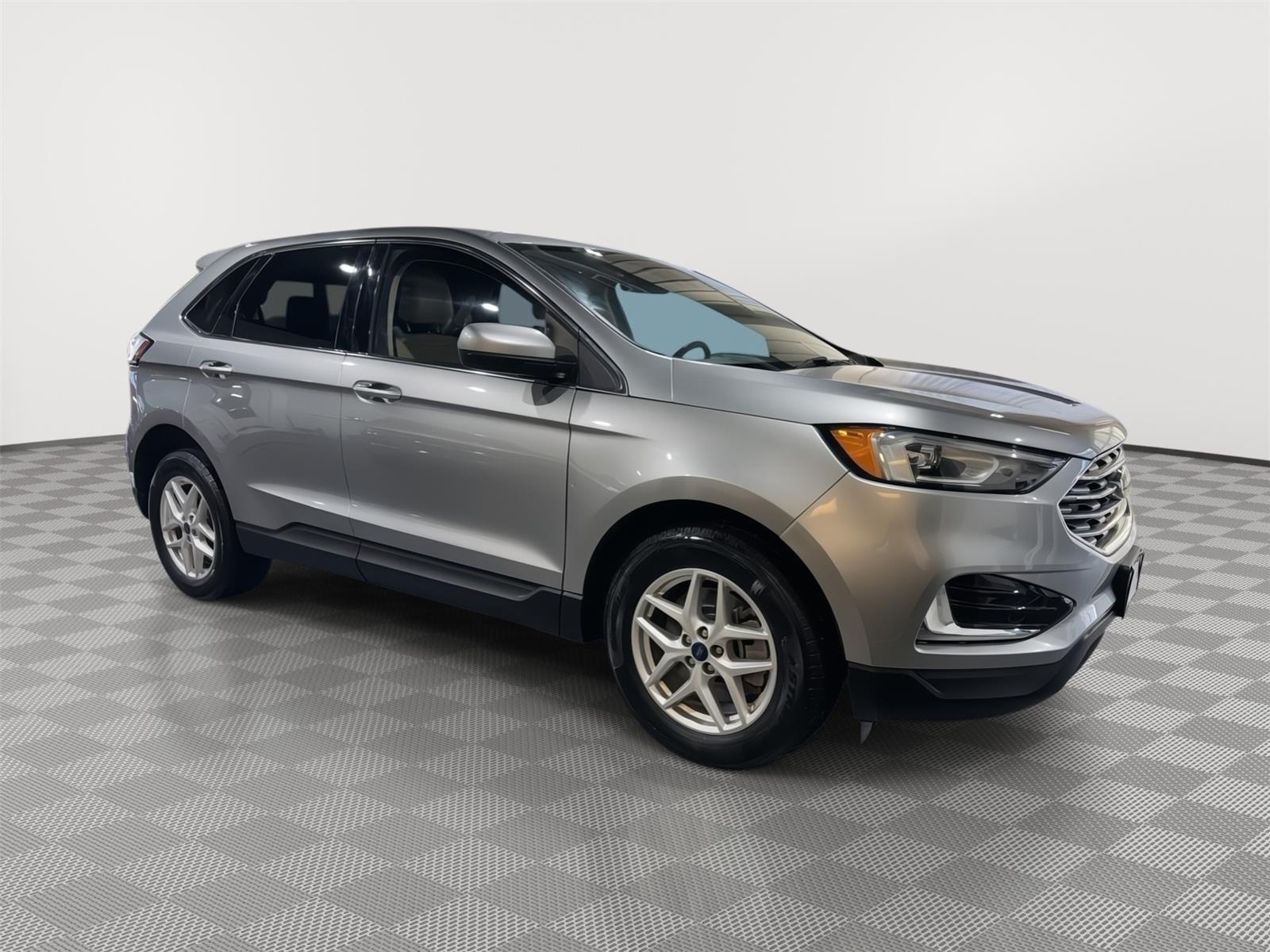 Vehicle photo 6
