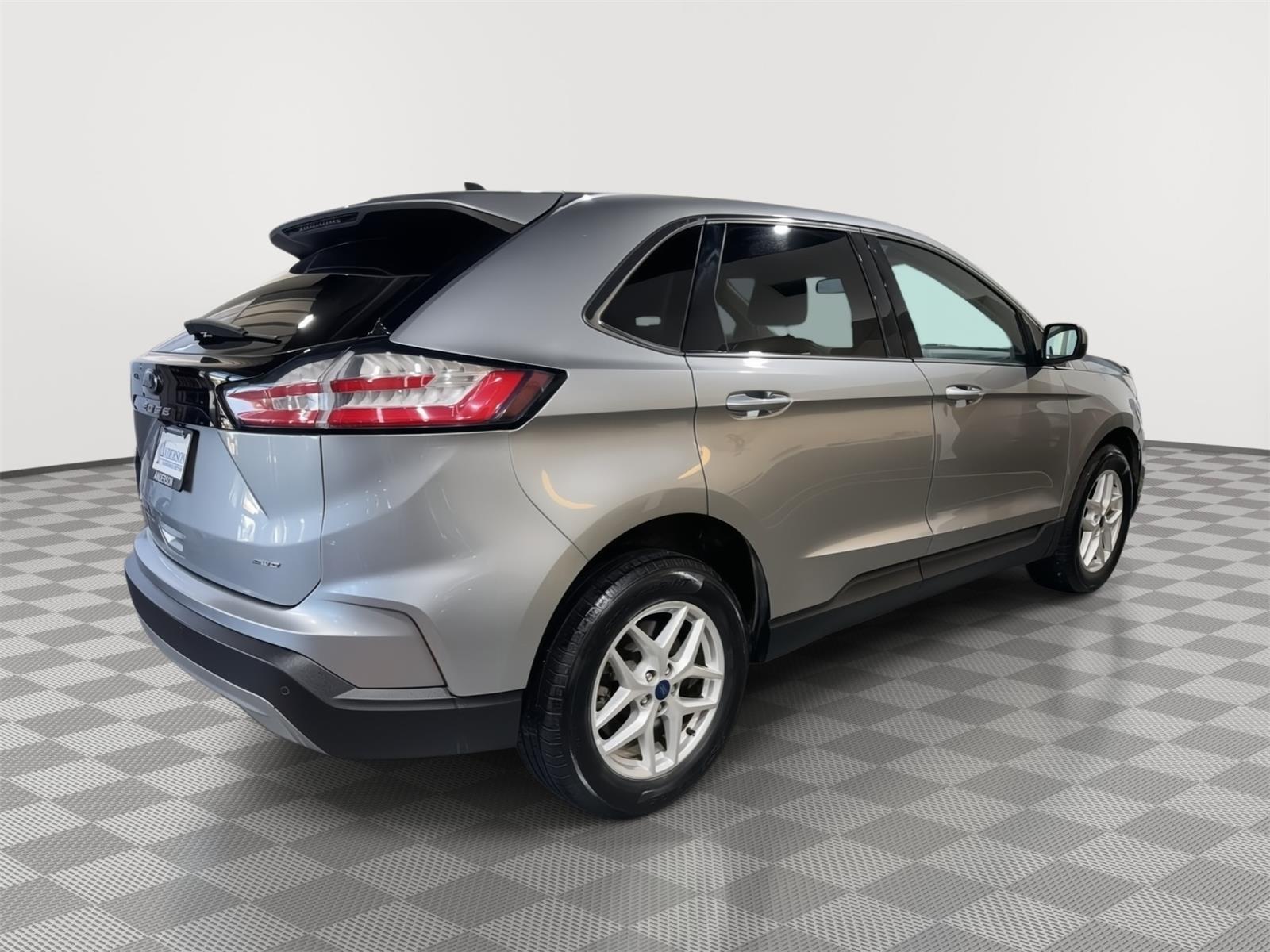 Vehicle photo 8