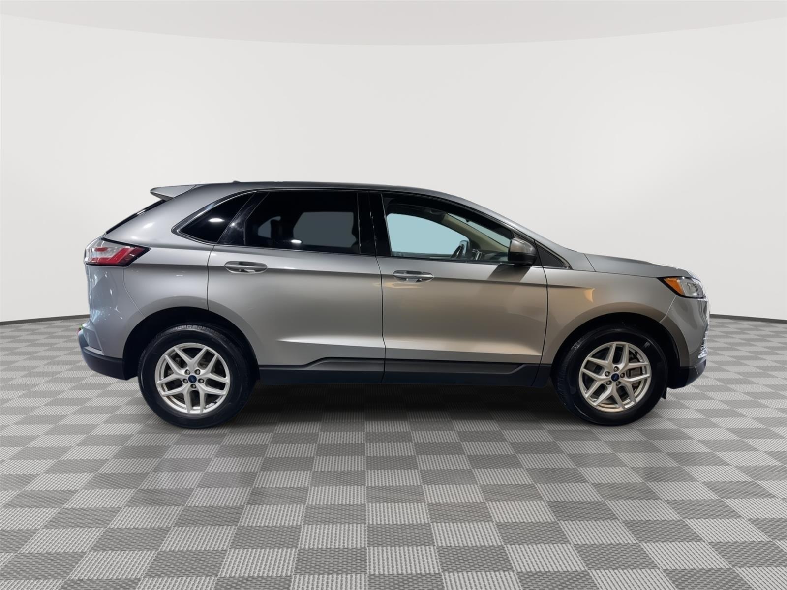 Vehicle photo 7