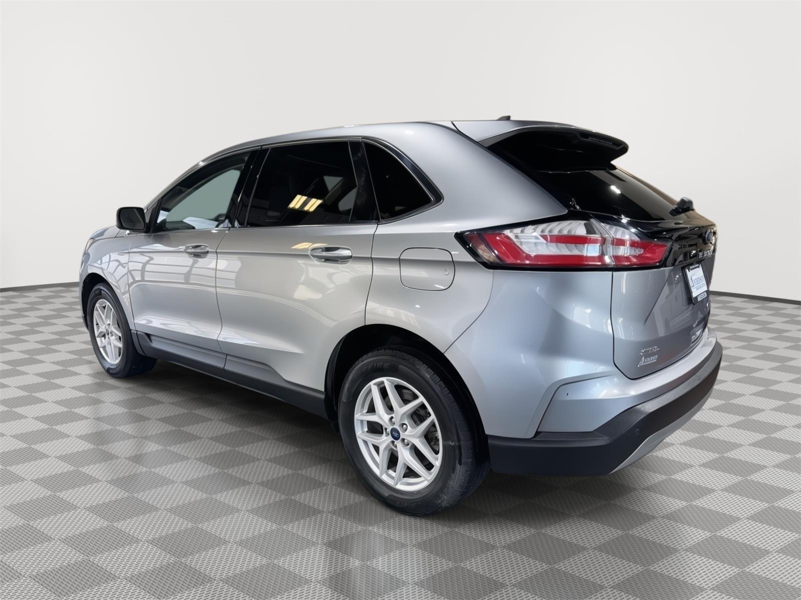 Vehicle photo 10