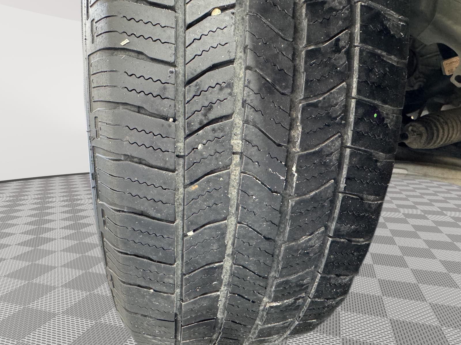 Vehicle photo 12