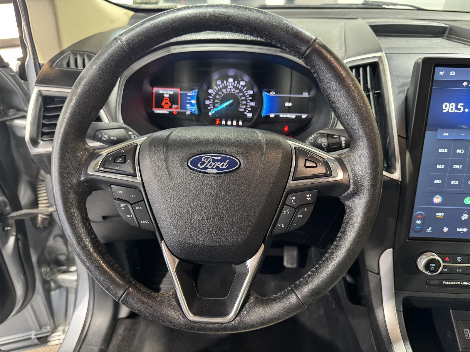 Vehicle photo 13
