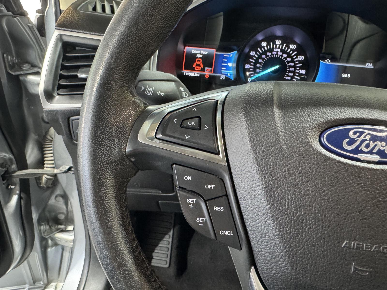 Vehicle photo 15