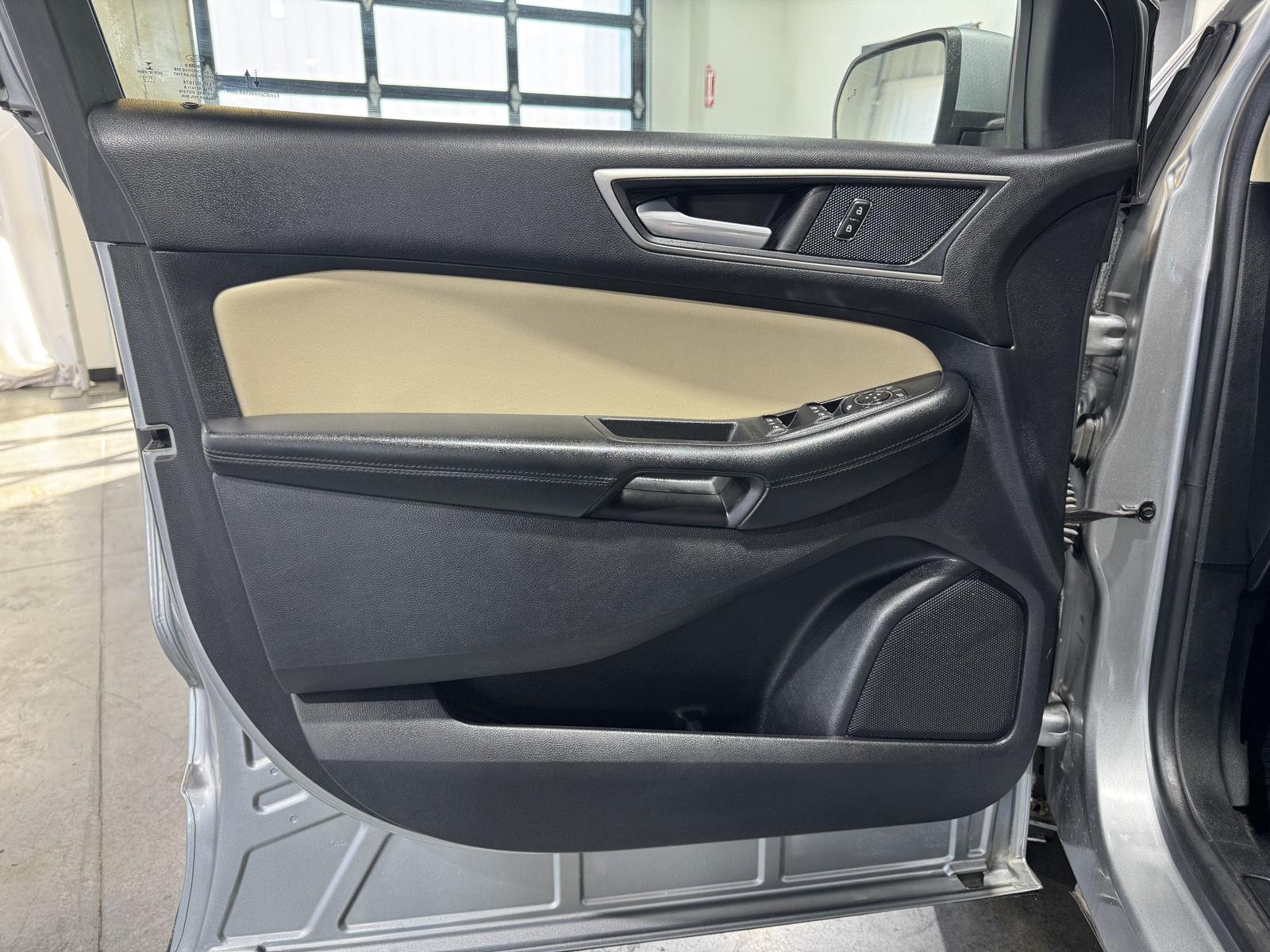 Vehicle photo 17