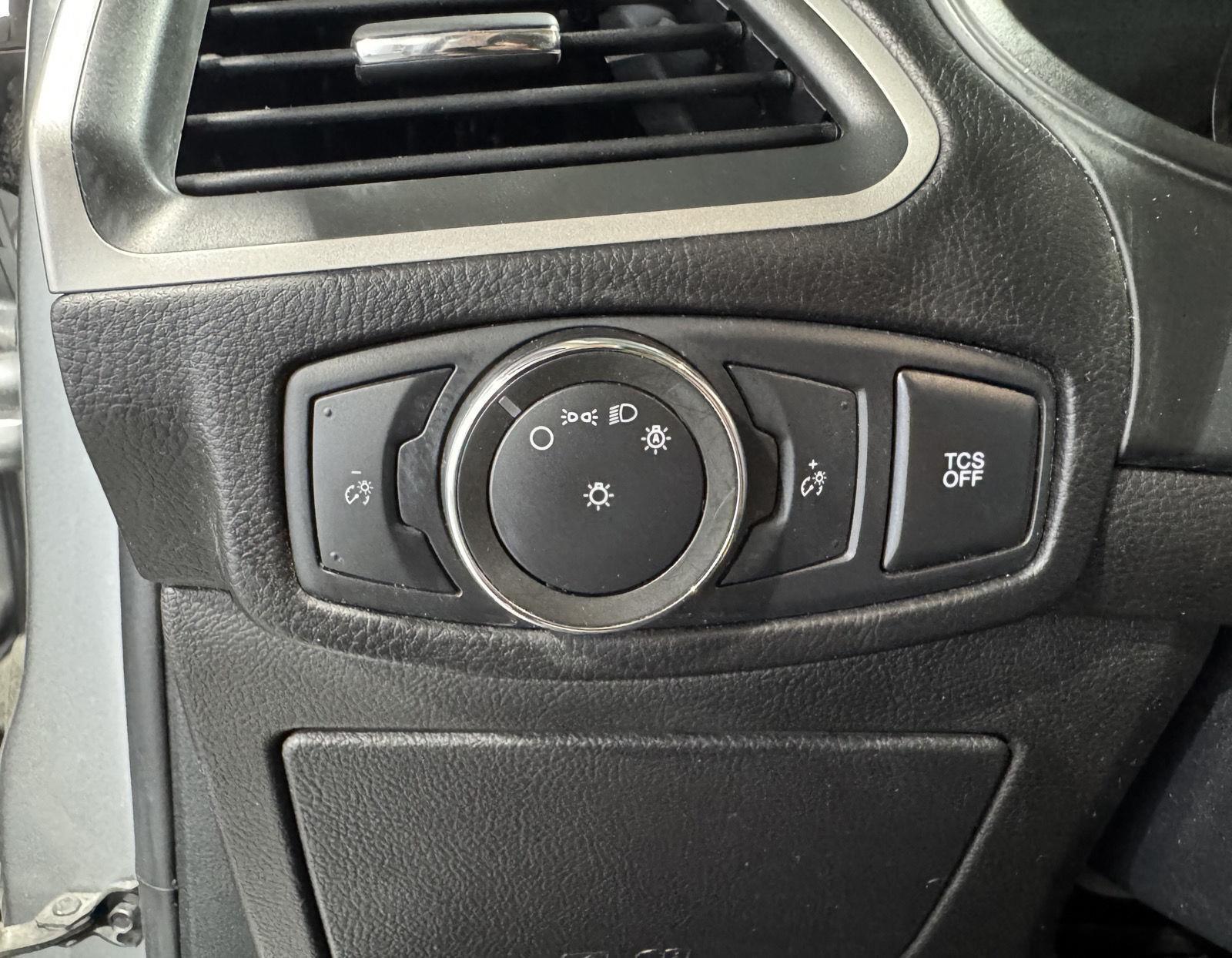 Vehicle photo 19