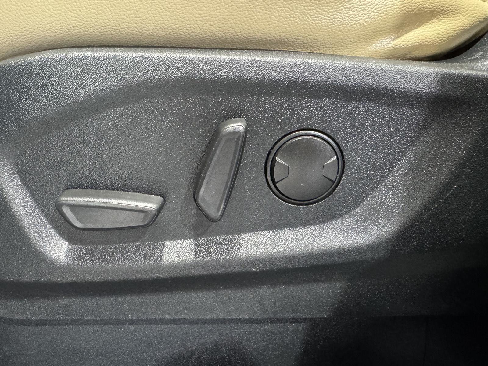 Vehicle photo 22