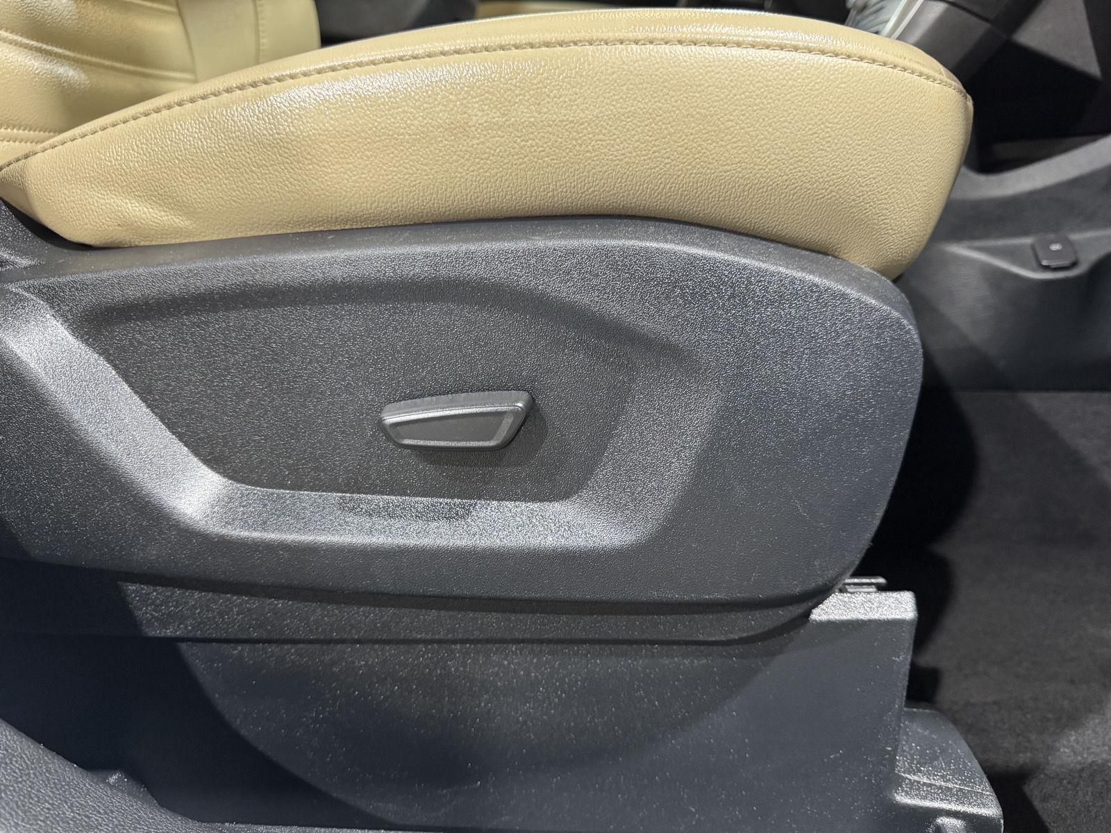 Vehicle photo 28