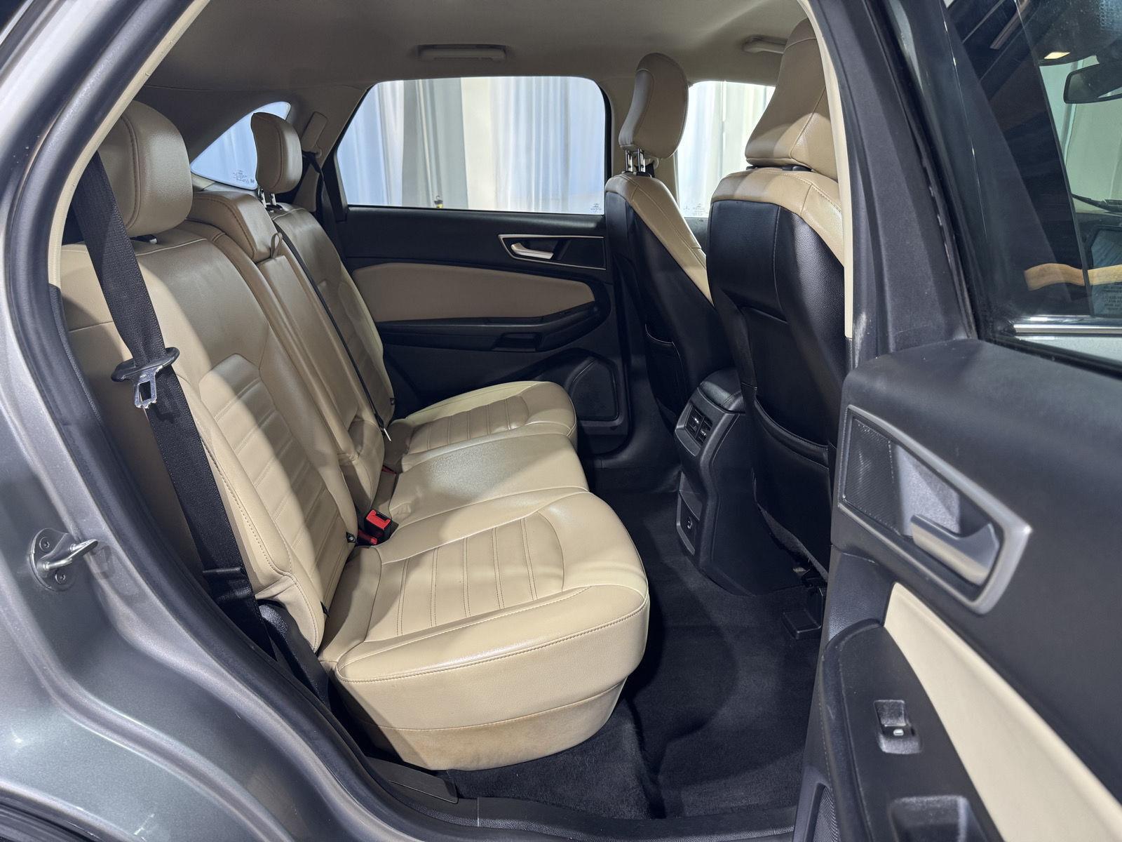 Vehicle photo 30