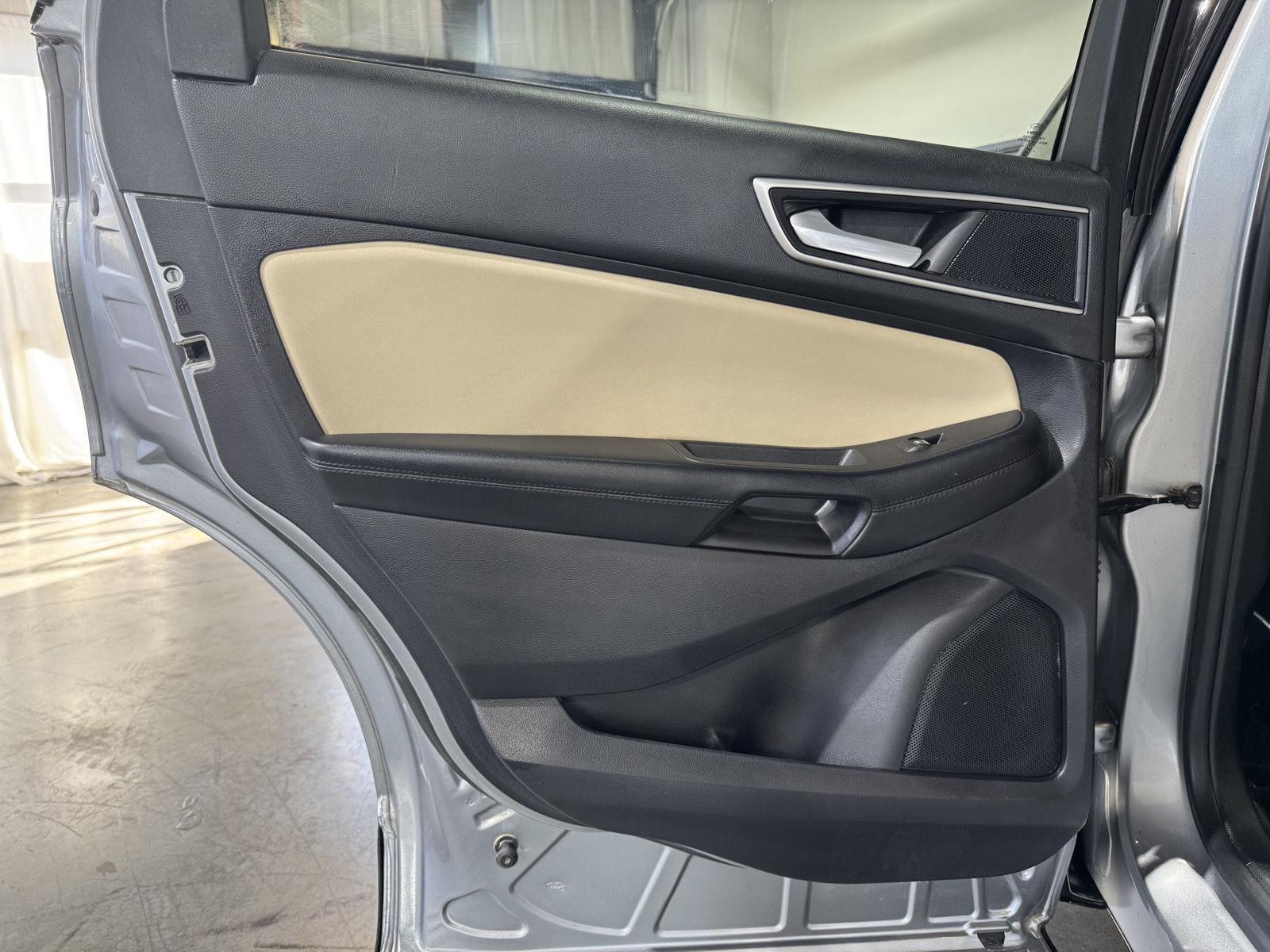 Vehicle photo 31