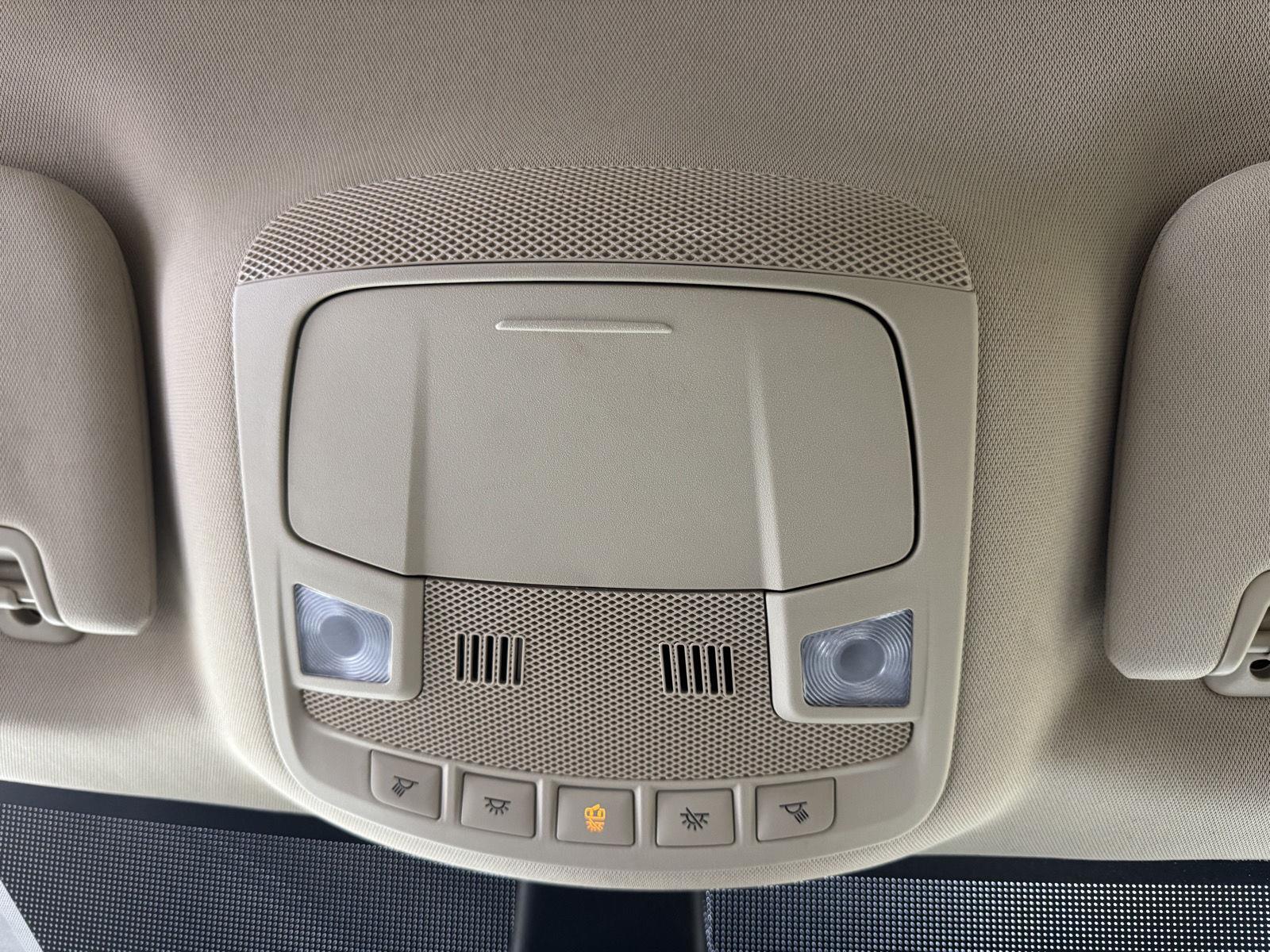 Vehicle photo 33