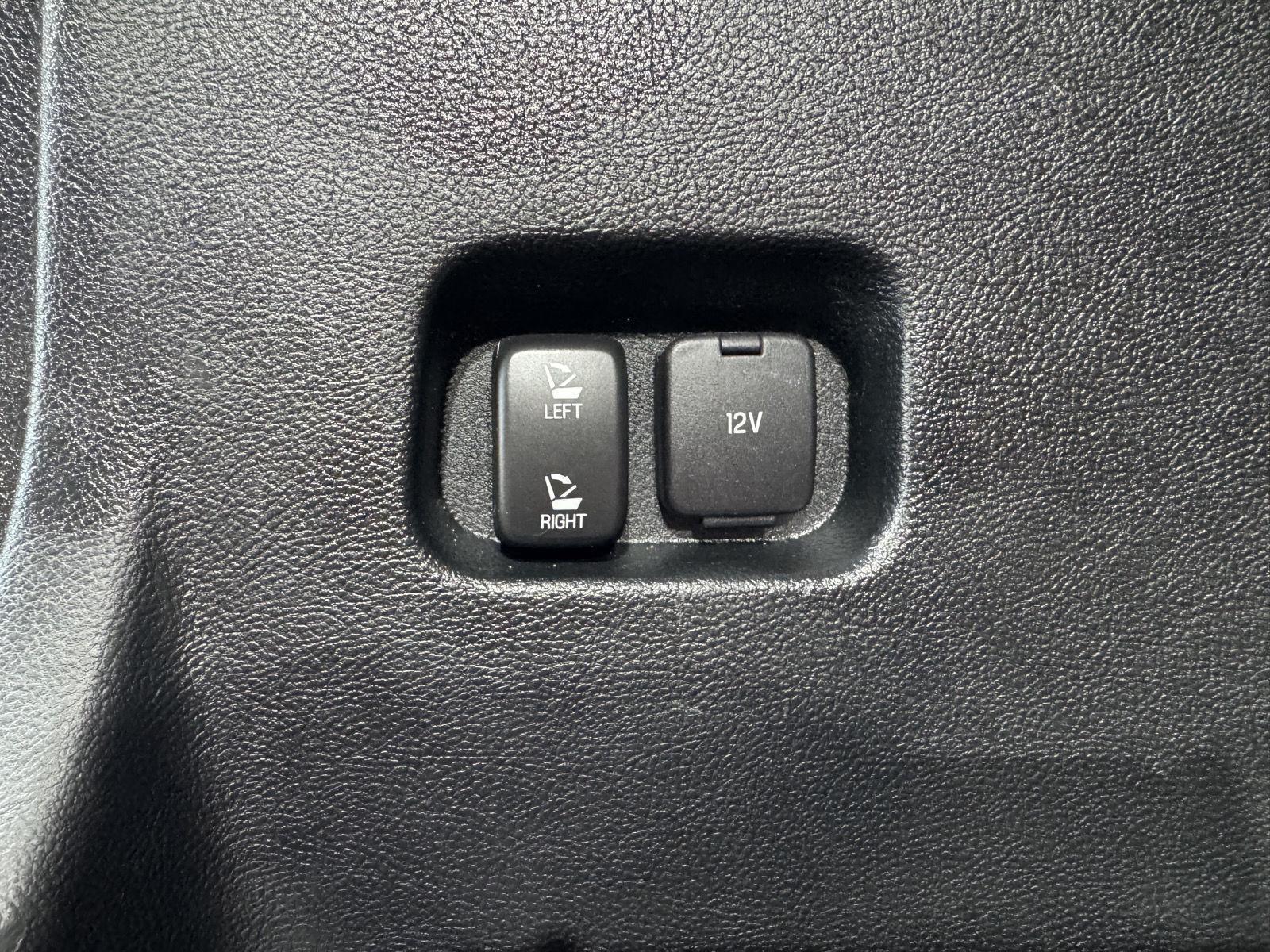 Vehicle photo 46