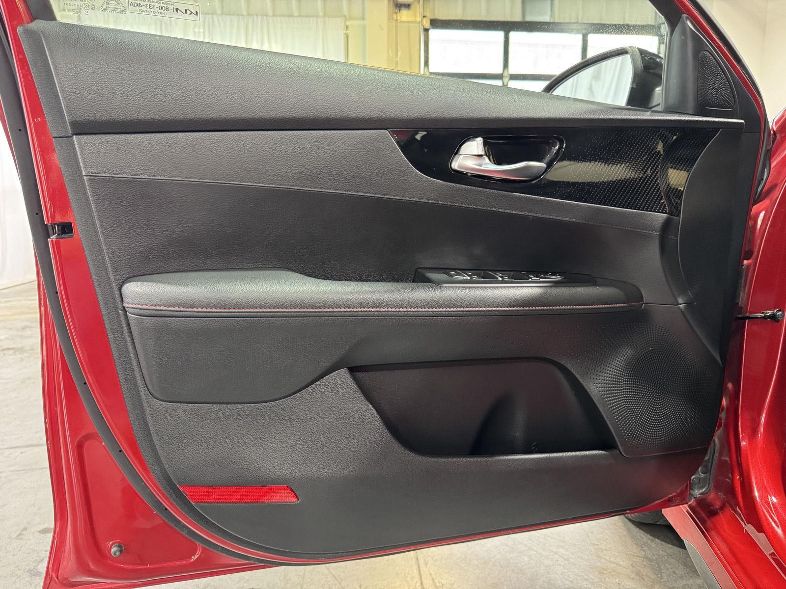 Vehicle photo 14