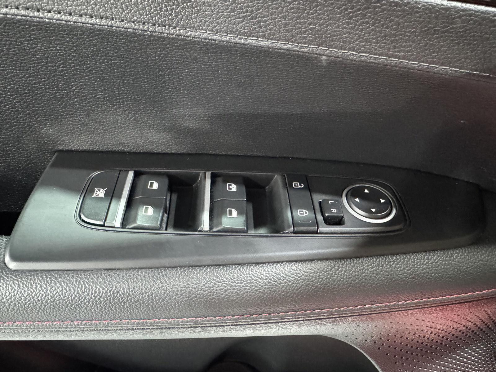Vehicle photo 15