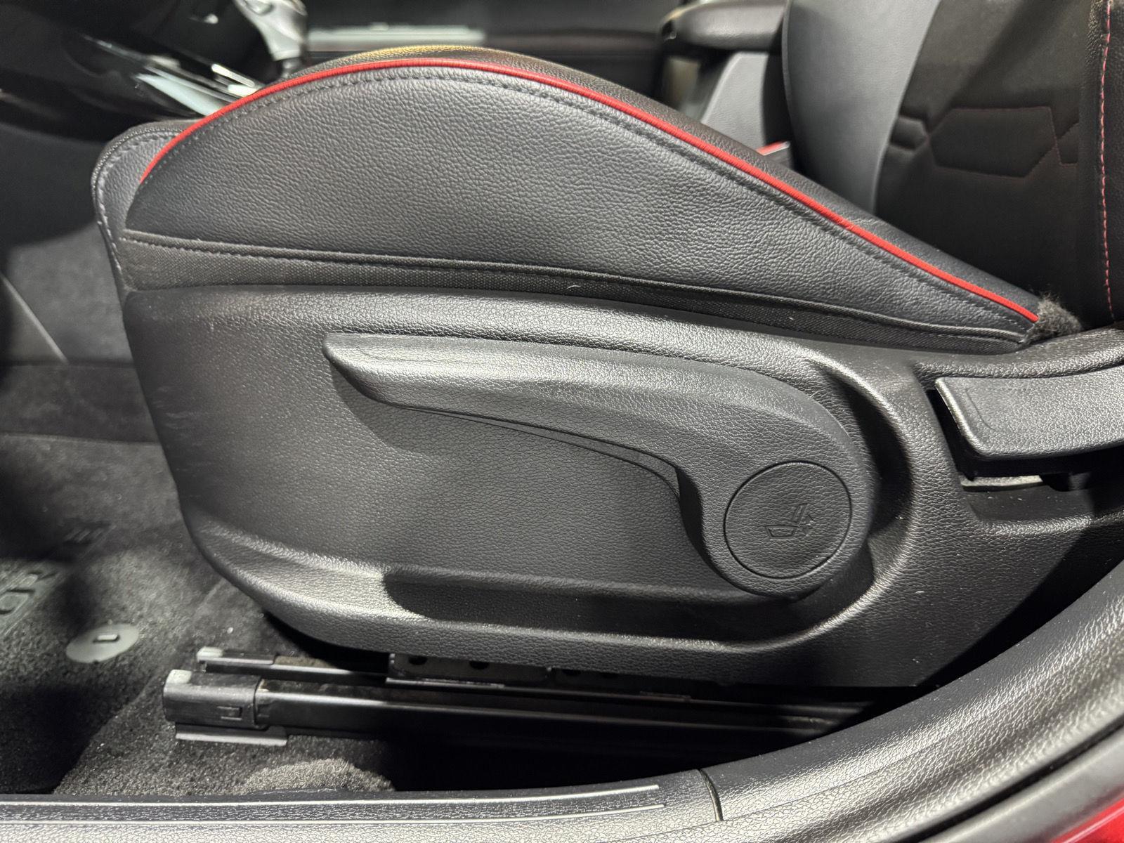 Vehicle photo 19