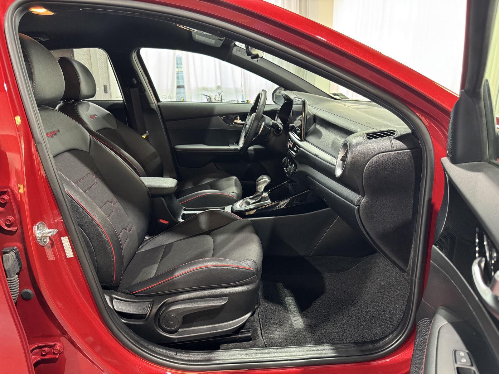 Vehicle photo 23