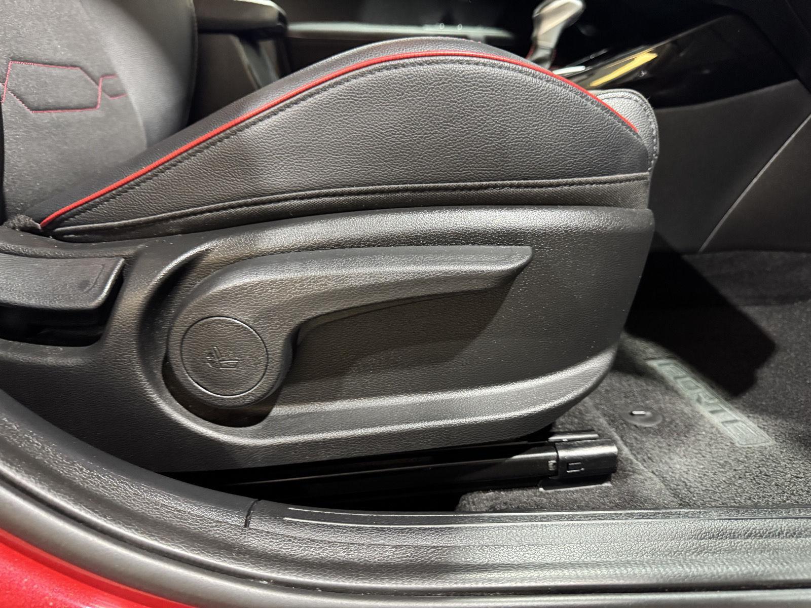Vehicle photo 25