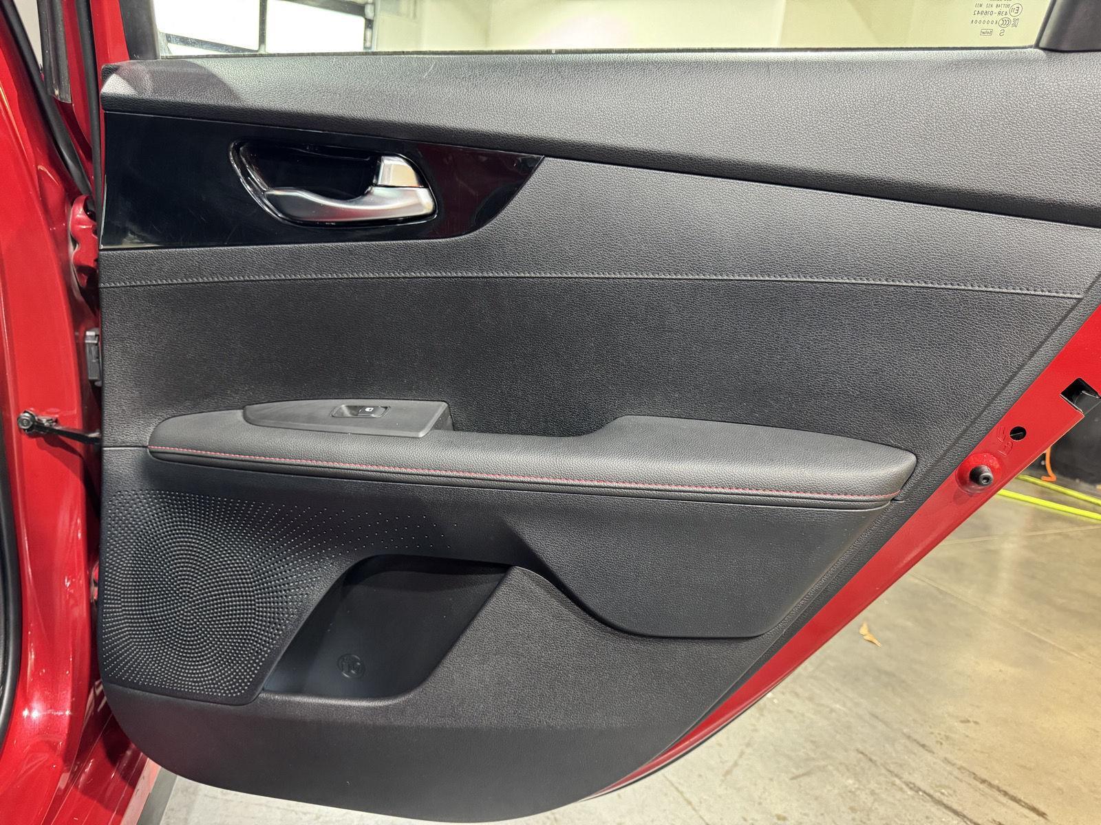 Vehicle photo 26